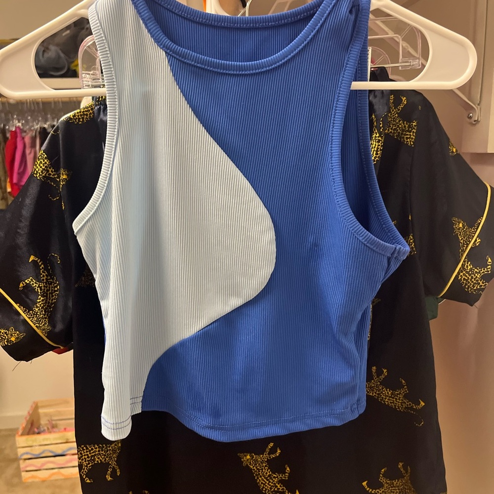 2 Tank Tops